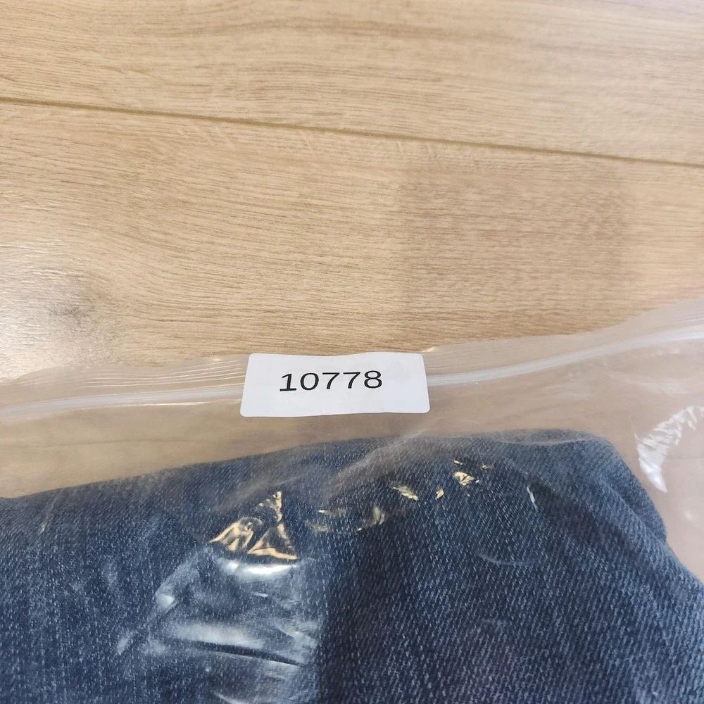 Levis 501 Jeans Mens 34x32 Blue Med Wash Button Fly Straight Denim Casual